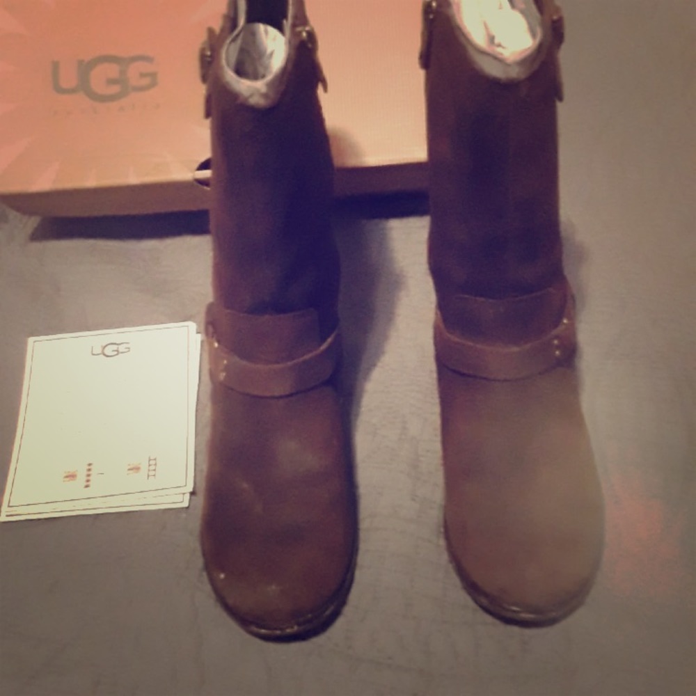 GIRLS UGG BOOTS